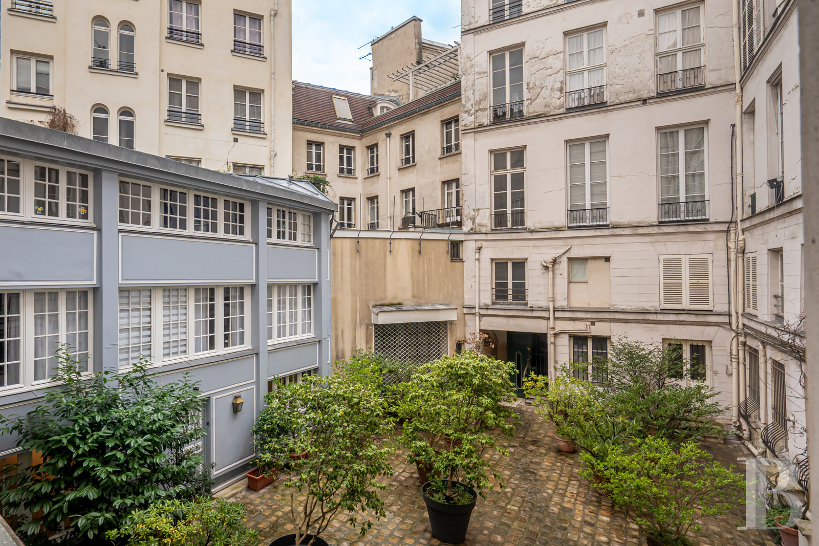 A vast apartment set around a garden in Paris, between Boulevard Saint-Germain and the Seine - photo  n°25